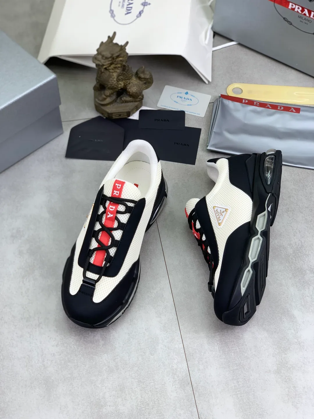 Men's men's shoes 💰P660 💰[New model] The top version is now available on the official website, 🆘 Air-cushion shock-absorbing thick-soled trendy brand (Prada) is the main popular model, avant-garde and versatile fashionable men's shoes, private version mold opening, cowhide surface splicing 1:1.. Simple fashion, original imported cowhide feet; the atmosphere and personality are more fashionable, eye-catching and pursuing class. It will subvert the old idea and be a must-have for fashion trendsetters with you! Must keep it for yourself ! Tall and comfortable, large and low, high-end quality workmanship. Code number: 38-45; 4 colors available.